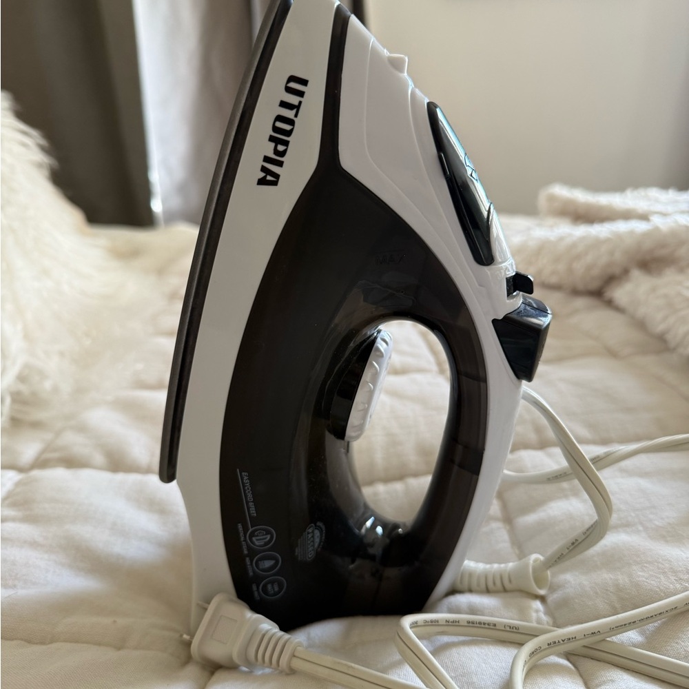 Utopia Black and White Steam Iron